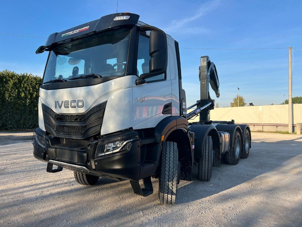 IVECO TRAKKER T-WAY AD500 NUOVO SCARRABILE - Multibasculante camión: foto 1 IVECO TRAKKER T-WAY AD500 NUOVO SCARRABILE - Multibasculante camión: foto 1