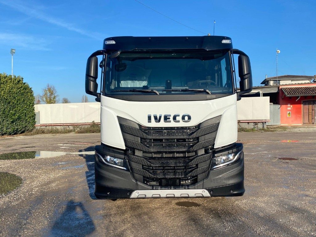 IVECO X-WAY AD280X48 NUOVO SCARRABILE PASSO 4500 - Multibasculante camión: foto 2 IVECO X-WAY AD280X48 NUOVO SCARRABILE PASSO 4500 - Multibasculante camión: foto 2