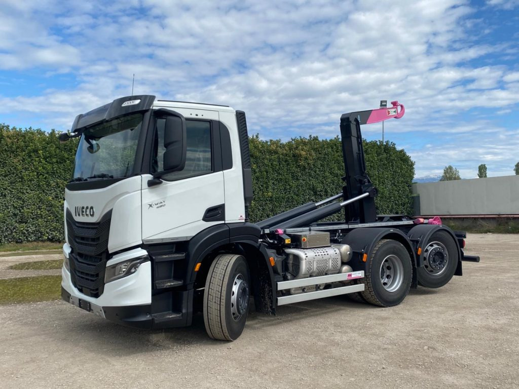 IVECO X-WAY AD280X48Y NUOVO SCARRABILE PASSO 3120 - Multibasculante camión: foto 1 IVECO X-WAY AD280X48Y NUOVO SCARRABILE PASSO 3120 - Multibasculante camión: foto 1