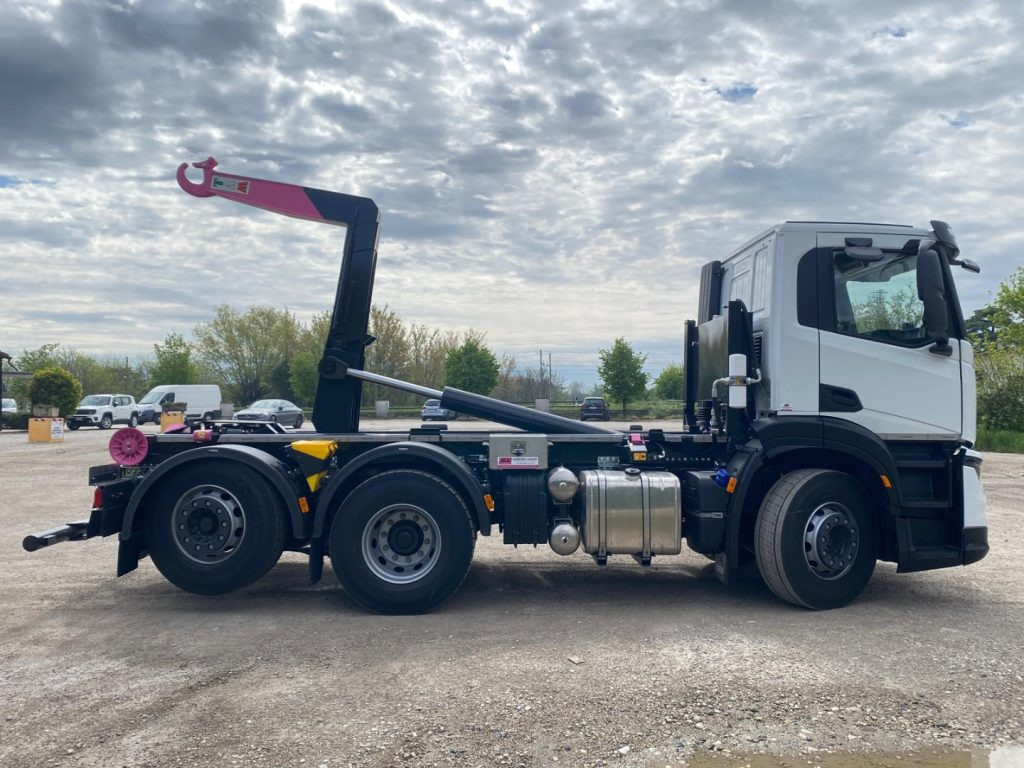 IVECO X-WAY AD280X48Y NUOVO SCARRABILE PASSO 3120 - Multibasculante camión: foto 5 IVECO X-WAY AD280X48Y NUOVO SCARRABILE PASSO 3120 - Multibasculante camión: foto 5