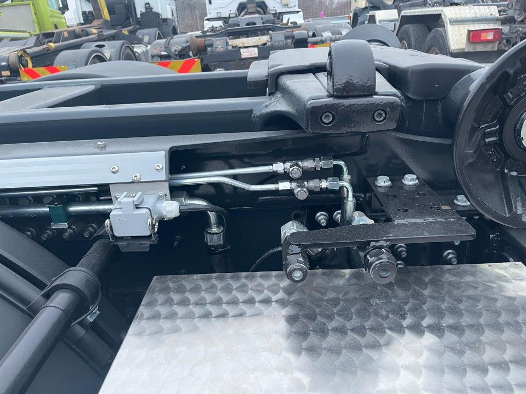 IVECO X-WAY AD350X480YPS SCARRABILE NUOVO - Multibasculante camión: foto 5 IVECO X-WAY AD350X480YPS SCARRABILE NUOVO - Multibasculante camión: foto 5