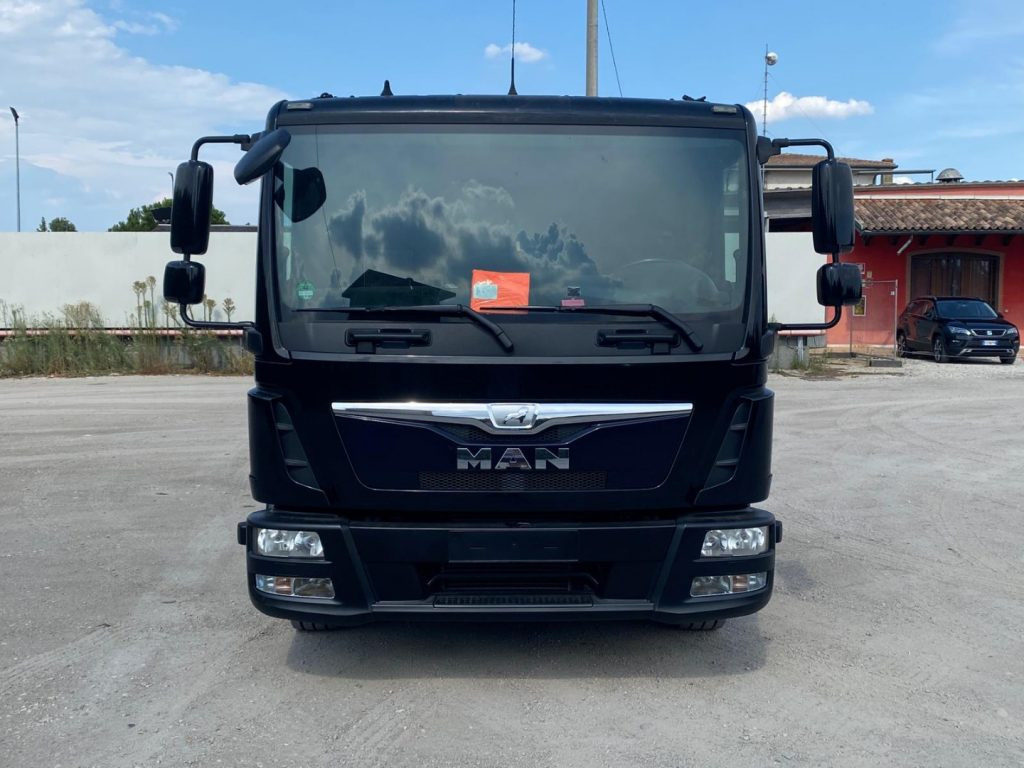 MAN TGL 12.220 CON SCARRABILE NUOVO - Multibasculante camión: foto 2 MAN TGL 12.220 CON SCARRABILE NUOVO - Multibasculante camión: foto 2