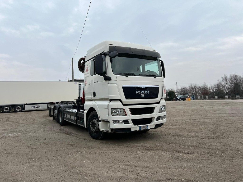 MAN TGX 26.480 SCARRABILE CON GRU - Multibasculante camión: foto 2 MAN TGX 26.480 SCARRABILE CON GRU - Multibasculante camión: foto 2