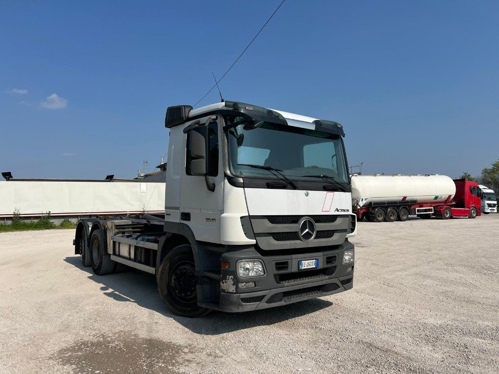 MERCEDES-BENZ MERCEDES ACTROS 25.41 SCARRABILE - Multibasculante camión: foto 2 MERCEDES-BENZ MERCEDES ACTROS 25.41 SCARRABILE - Multibasculante camión: foto 2