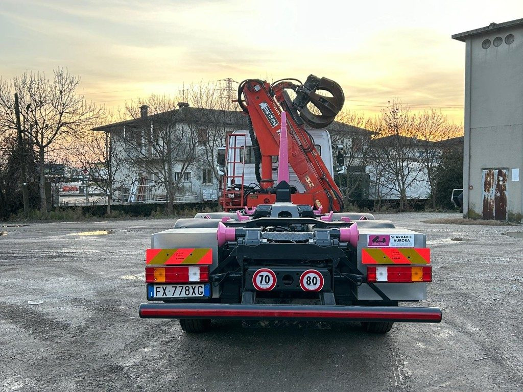 MERCEDES-BENZ MERCEDES AXOR 2533 SCARRABILE CON GRU E POLIPO - Multibasculante camión: foto 4 MERCEDES-BENZ MERCEDES AXOR 2533 SCARRABILE CON GRU E POLIPO - Multibasculante camión: foto 4