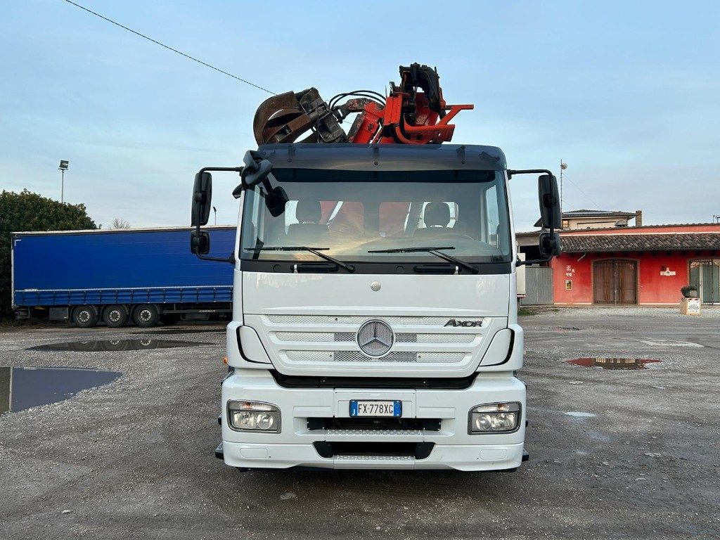 MERCEDES-BENZ MERCEDES AXOR 2533 SCARRABILE CON GRU E POLIPO - Multibasculante camión: foto 1 MERCEDES-BENZ MERCEDES AXOR 2533 SCARRABILE CON GRU E POLIPO - Multibasculante camión: foto 1