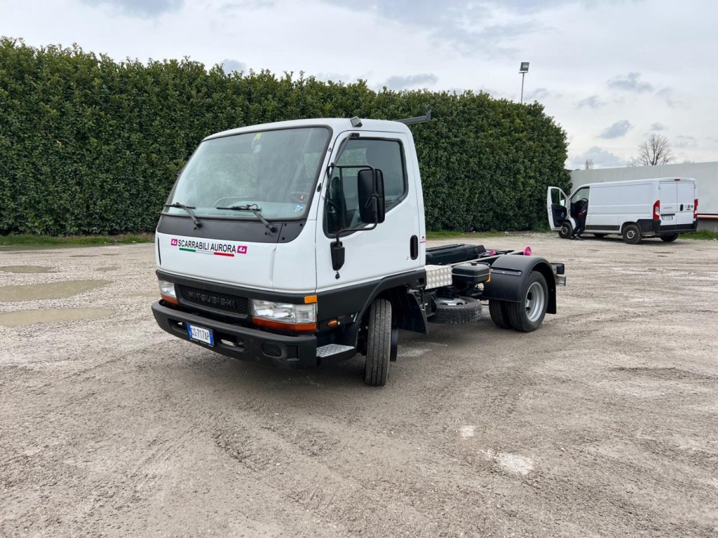MITSUBISHI CANTER 3.0 SCARRABILE - Multibasculante camión: foto 1 MITSUBISHI CANTER 3.0 SCARRABILE - Multibasculante camión: foto 1
