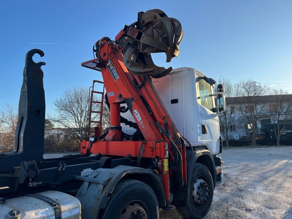 SCANIA CV R124 SCARRABILE CON GRU E POLIPO - Multibasculante camión: foto 5 SCANIA CV R124 SCARRABILE CON GRU E POLIPO - Multibasculante camión: foto 5