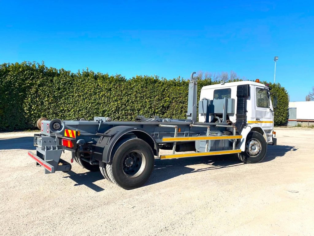 SCANIA H82 SCARRABILE BALESTRATO ANTERIORE E POSTE - Multibasculante camión: foto 4 SCANIA H82 SCARRABILE BALESTRATO ANTERIORE E POSTE - Multibasculante camión: foto 4