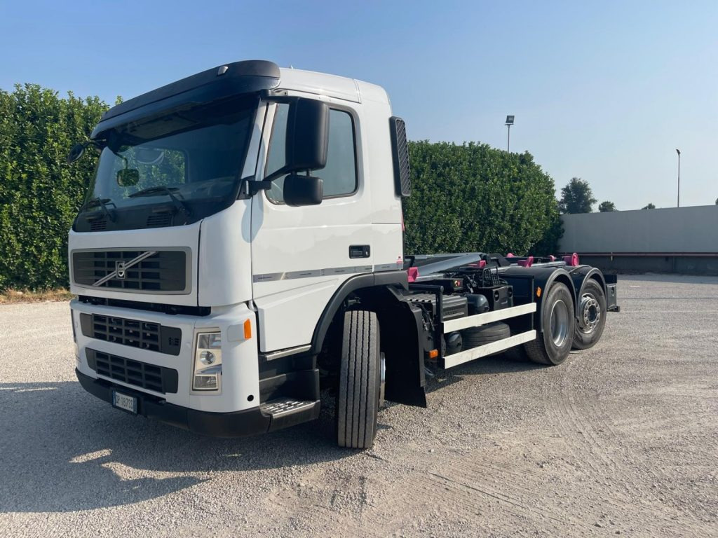 VOLVO FM9 SCARRABILE - Multibasculante camión: foto 1 VOLVO FM9 SCARRABILE - Multibasculante camión: foto 1
