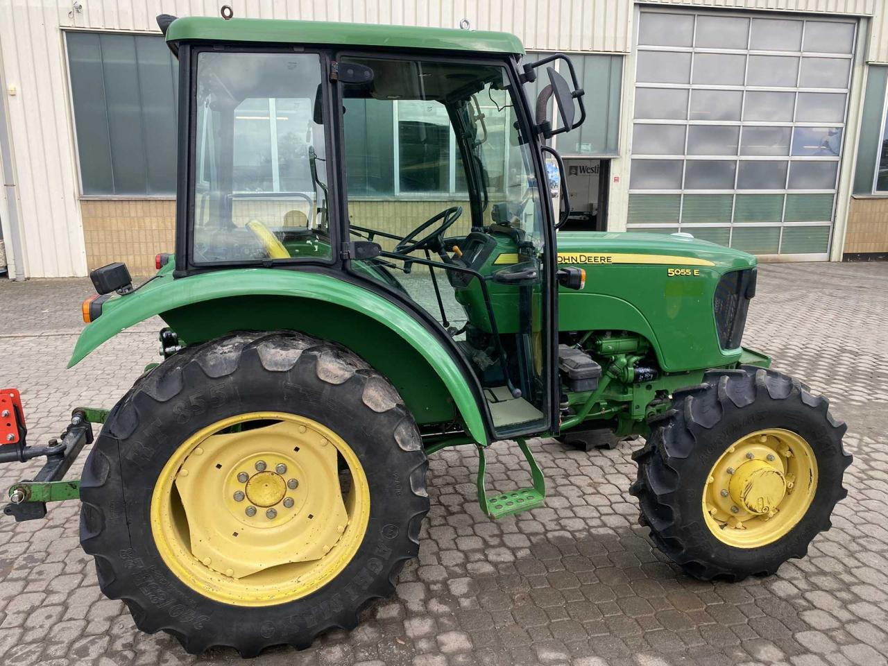 Tractor John Deere 5055E: foto 8