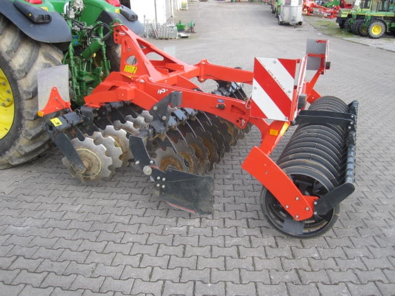 Kuhn Optimer+ 303 - Rastras: foto 3 Kuhn Optimer+ 303 - Rastras: foto 3
