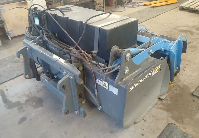 SnowekH180 - Barredora cucharón para Autobús: foto 3 SnowekH180 - Barredora cucharón para Autobús: foto 3