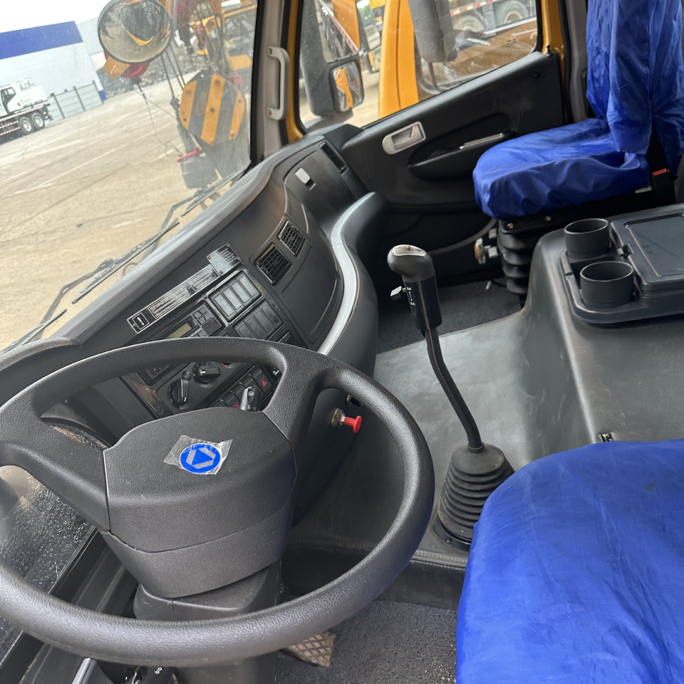 XCMG XCT25L5 QY25K5D QY25K5C QY25K5-I 25ton Used crane - Autogrúa: foto 5 XCMG XCT25L5 QY25K5D QY25K5C QY25K5-I 25ton Used crane - Autogrúa: foto 5