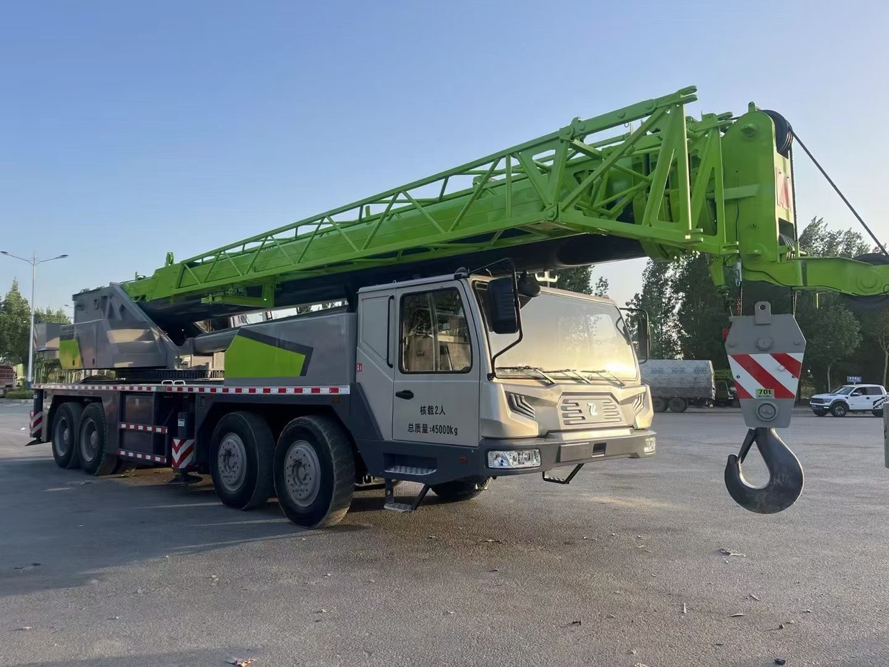 ZOOMLION ZTC700V 70 ton truck crane - Autogrúa: foto 2 ZOOMLION ZTC700V 70 ton truck crane - Autogrúa: foto 2