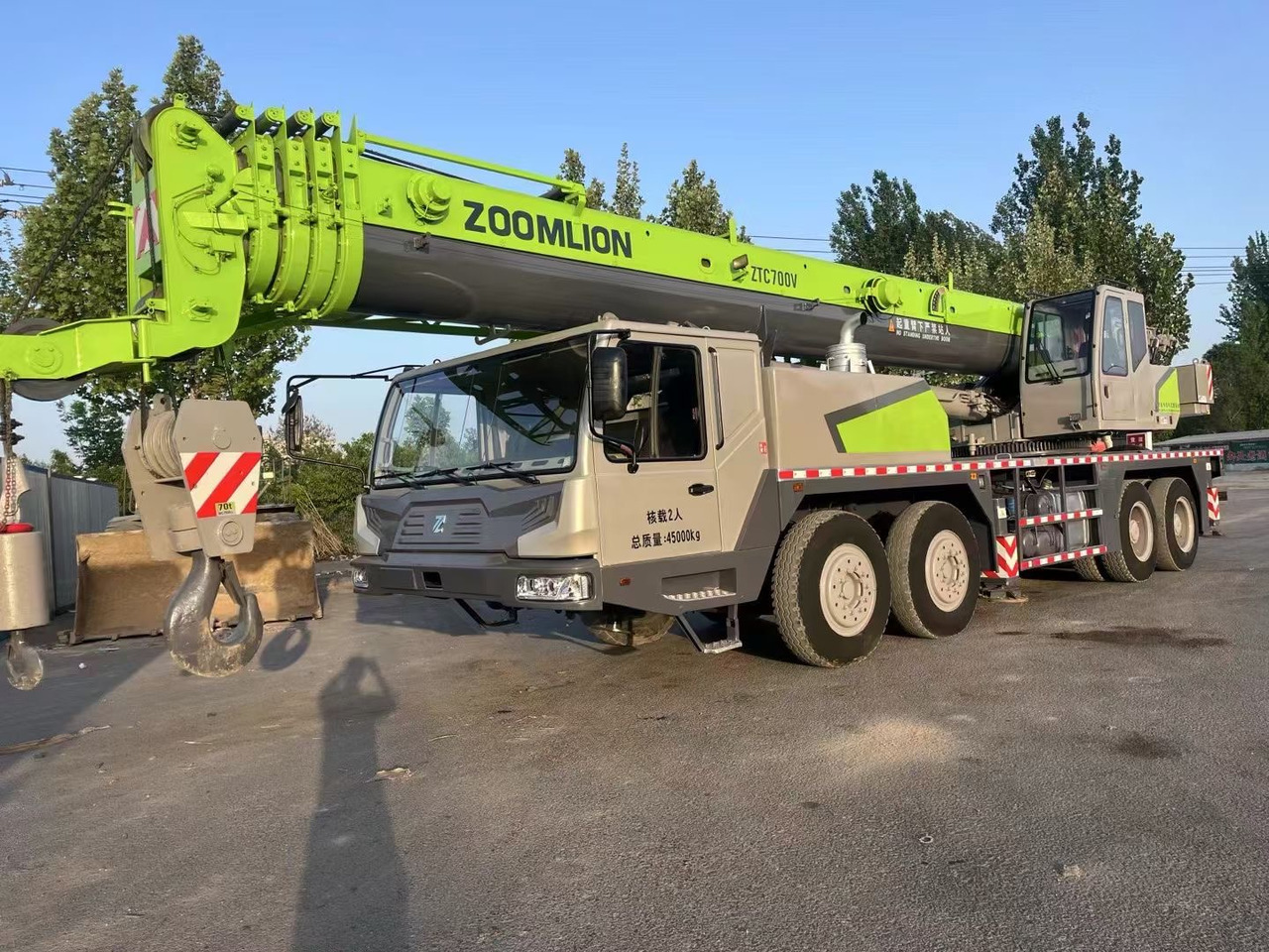 ZOOMLION ZTC700V 70 ton truck crane - Autogrúa: foto 1 ZOOMLION ZTC700V 70 ton truck crane - Autogrúa: foto 1
