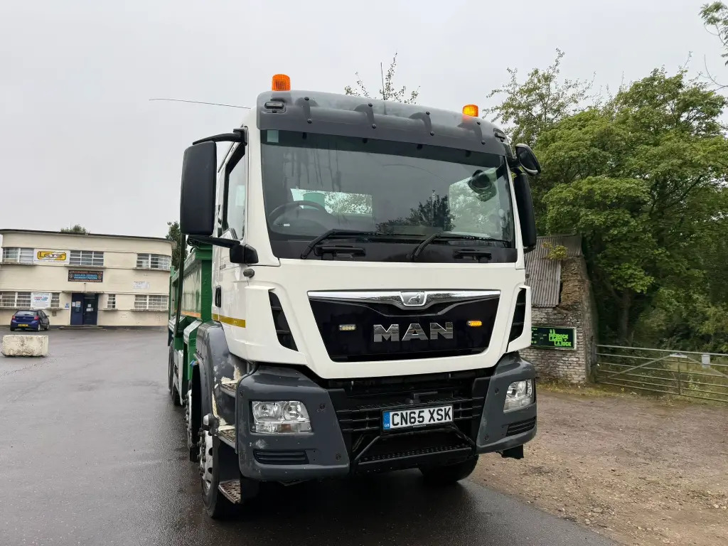 MAN TGS 35.400 8x4 Tipper (XSK) - Volquete camión: foto 2 MAN TGS 35.400 8x4 Tipper (XSK) - Volquete camión: foto 2