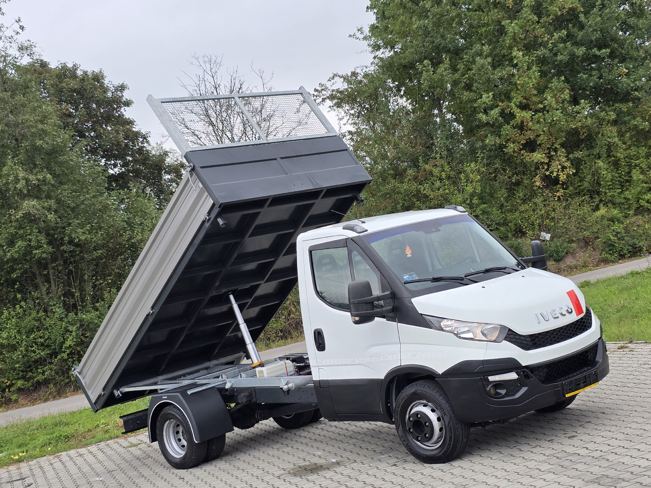 IVECO Daily 70c-17 Wywrotka 3.80 M ! Kiper 3-Stronny ! Klima ! 3.0 HPI * 170 Hp ! Super Stan ! Z Włoch ! - Volquete furgoneta: foto 2 IVECO Daily 70c-17 Wywrotka 3.80 M ! Kiper 3-Stronny ! Klima ! 3.0 HPI * 170 Hp ! Super Stan ! Z Włoch ! - Volquete furgoneta: foto 2