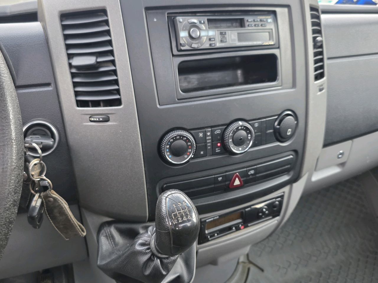 Caja abierta furgoneta Mercedes-Benz Sprinter 418 CDI Skrzynia +HDS 10.5 M +Pilot  ! 87000km !: foto 20 Caja abierta furgoneta Mercedes-Benz Sprinter 418 CDI Skrzynia +HDS 10.5 M +Pilot  ! 87000km !: foto 20