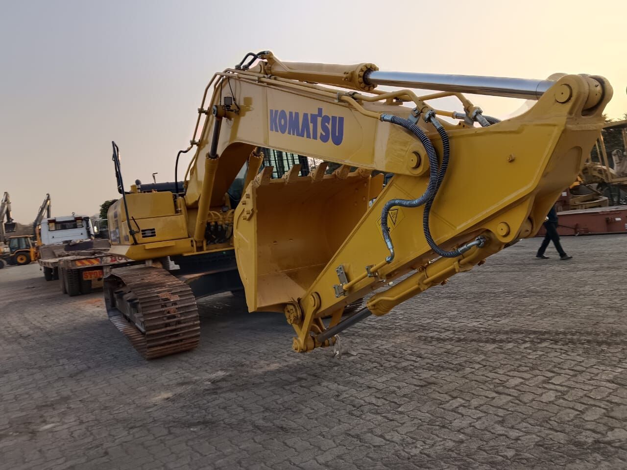 New Komatsu PC210 tracked excavator - Excavadora de cadenas: foto 4 New Komatsu PC210 tracked excavator - Excavadora de cadenas: foto 4