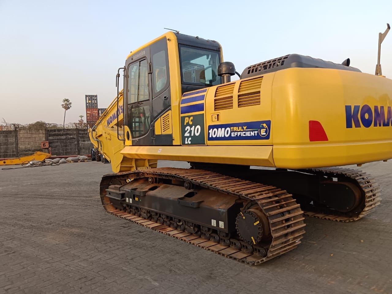 New Komatsu PC210 tracked excavator - Excavadora de cadenas: foto 1 New Komatsu PC210 tracked excavator - Excavadora de cadenas: foto 1