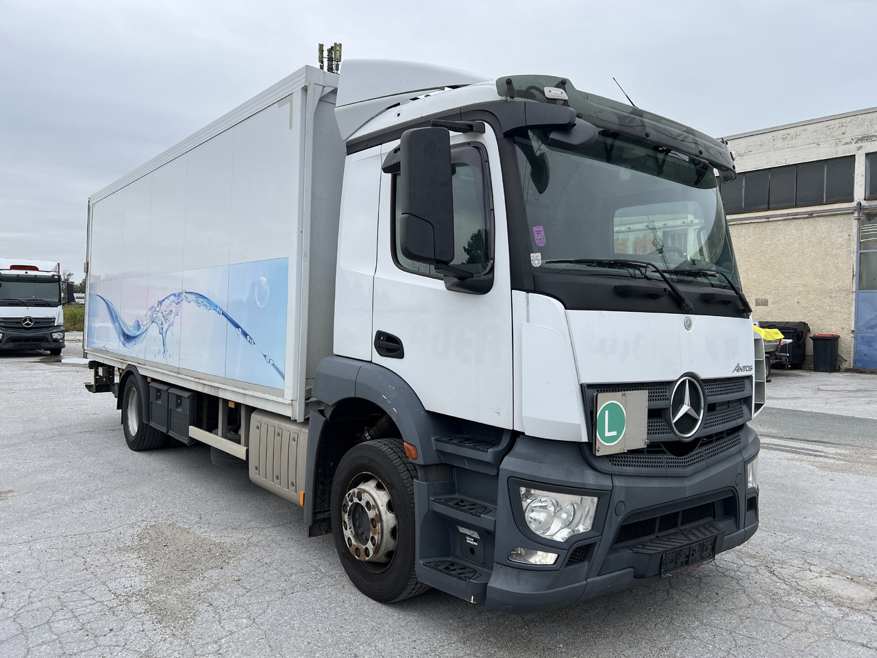 MERCEDES-BENZ ANTOS 18.30 L automatische Seitenladung | LBW | Klima | Tempomat - Transporte de bebidas camión: foto 2 MERCEDES-BENZ ANTOS 18.30 L automatische Seitenladung | LBW | Klima | Tempomat - Transporte de bebidas camión: foto 2