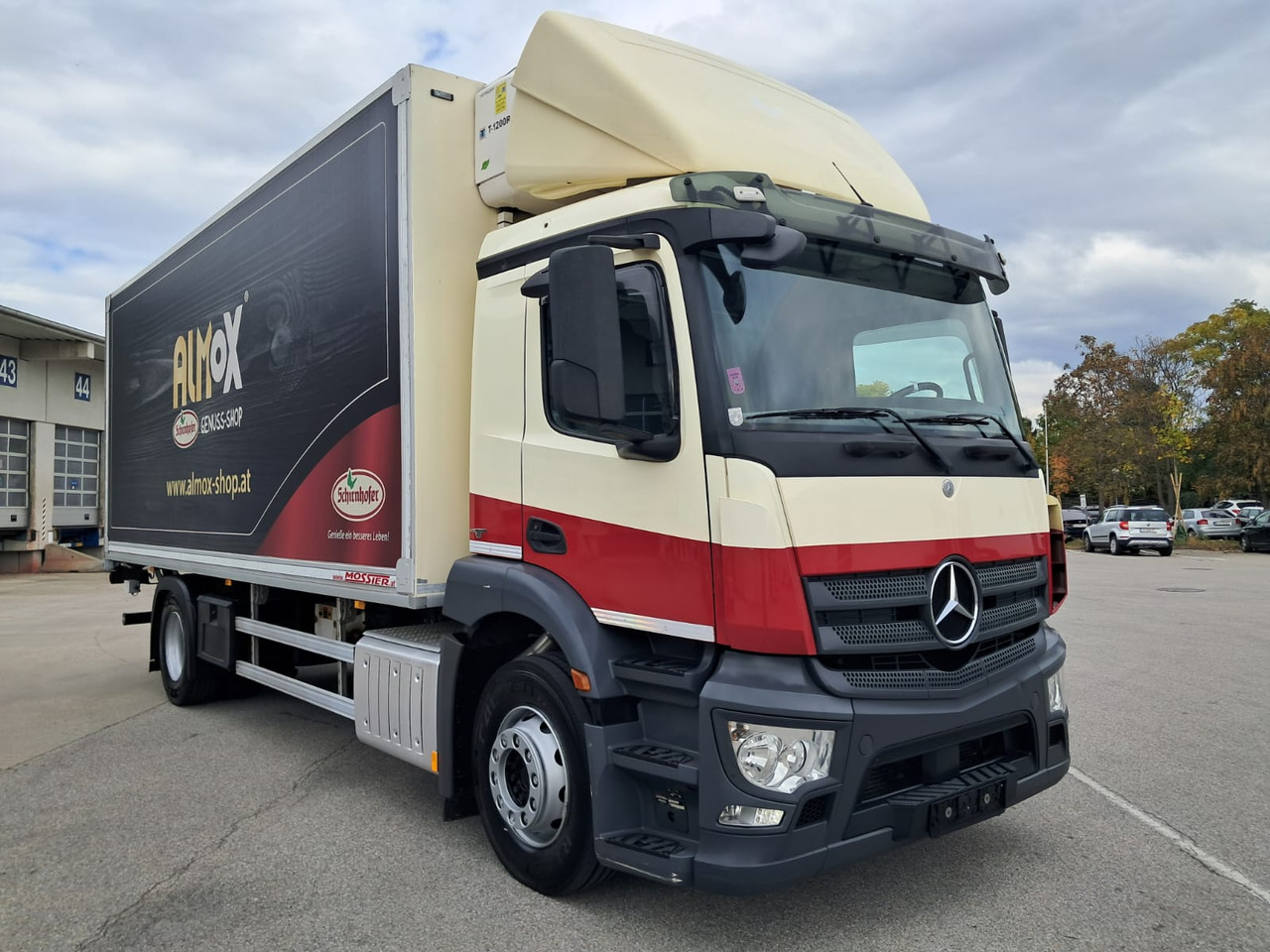 MERCEDES-BENZ Antos 1833 Kühlkoffer LBW | Standheizung | Euro 6 - Frigorífico camión: foto 2 MERCEDES-BENZ Antos 1833 Kühlkoffer LBW | Standheizung | Euro 6 - Frigorífico camión: foto 2