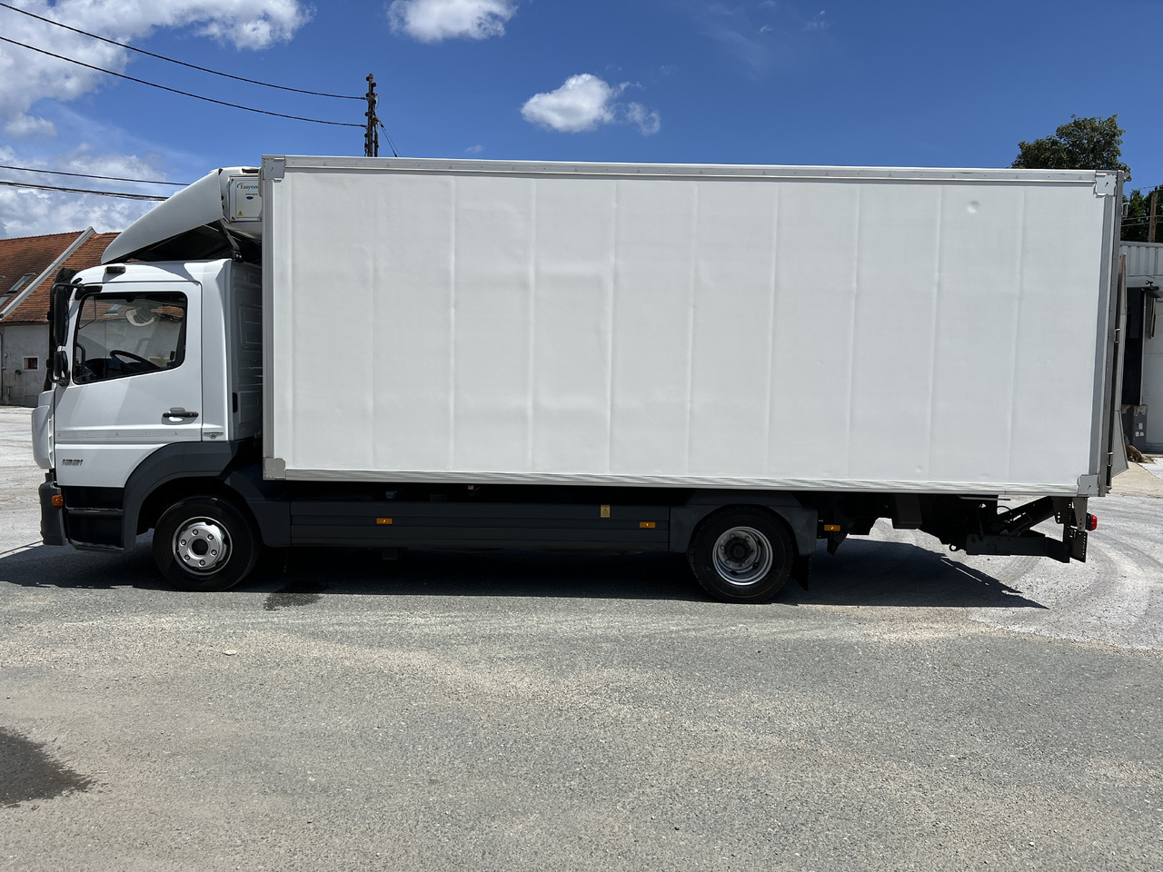 MERCEDES-BENZ Mercedes-Benz Atego 1221 Kühlkoffer mit LBW | EZ 2016 | | Klima | Tempomat | Diff. Hinterachse - Frigorífico camión: foto 3 MERCEDES-BENZ Mercedes-Benz Atego 1221 Kühlkoffer mit LBW | EZ 2016 | | Klima | Tempomat | Diff. Hinterachse - Frigorífico camión: foto 3