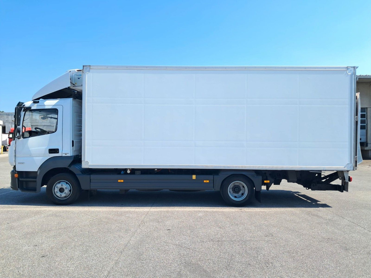 Mercedes-Benz Atego 1221 Kühlkoff LBW | Klima | Tempom | Difff - Frigorífico camión: foto 4 Mercedes-Benz Atego 1221 Kühlkoff LBW | Klima | Tempom | Difff - Frigorífico camión: foto 4