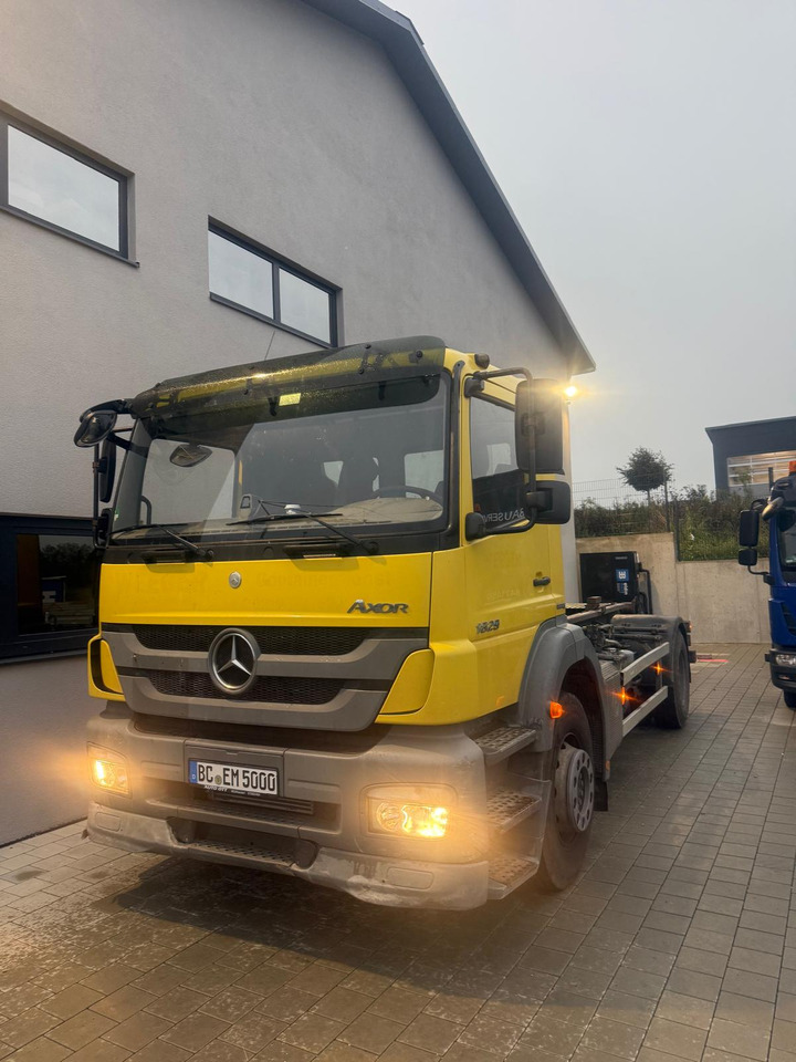 MERCEDES-BENZ AXOR 1829/ 18t Abroller TÜV/SP Neu - Multibasculante camión: foto 1 MERCEDES-BENZ AXOR 1829/ 18t Abroller TÜV/SP Neu - Multibasculante camión: foto 1