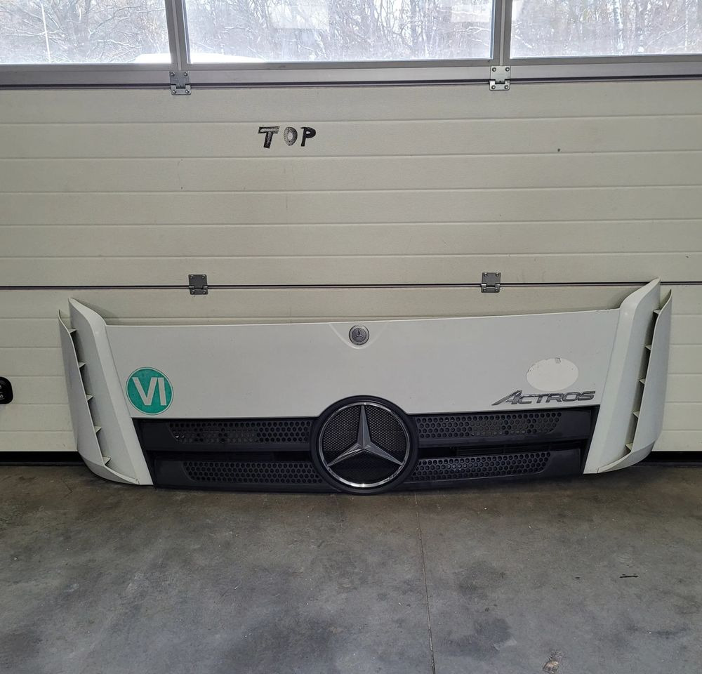 ATRAPA MASKA ACTROS MP4 SZEROKA KABINA ORYGINAŁ - Capota para Camión: foto 1 ATRAPA MASKA ACTROS MP4 SZEROKA KABINA ORYGINAŁ - Capota para Camión: foto 1