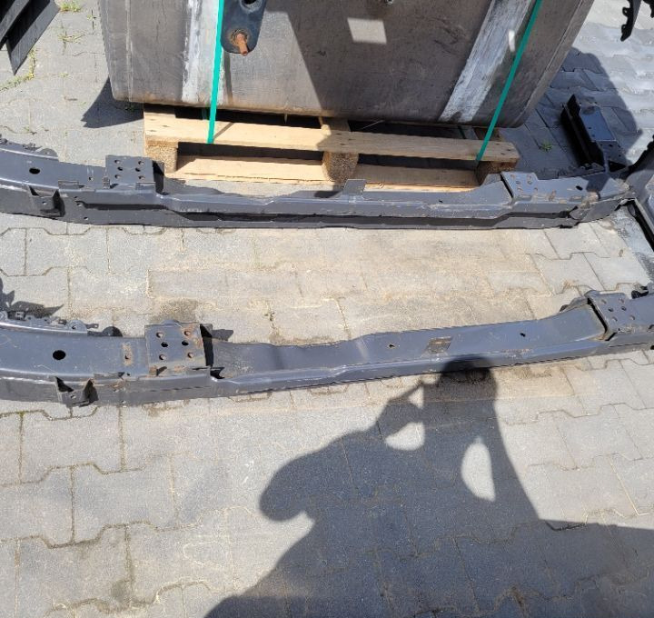 BELKA ZDERZAKA VOLVO FH13 ORYGINAL POLECAM - Parachoques para Camión: foto 3 BELKA ZDERZAKA VOLVO FH13 ORYGINAL POLECAM - Parachoques para Camión: foto 3