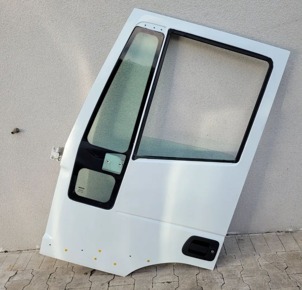 DRZWI LEWE IVECO EUROCARGO - Puerta y piezas para Camión: foto 1 DRZWI LEWE IVECO EUROCARGO - Puerta y piezas para Camión: foto 1