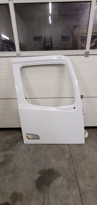DRZWI MERCEDES ACTROS MP4 PRAWE MALA TAPICERKA - Puerta y piezas para Camión: foto 1 DRZWI MERCEDES ACTROS MP4 PRAWE MALA TAPICERKA - Puerta y piezas para Camión: foto 1