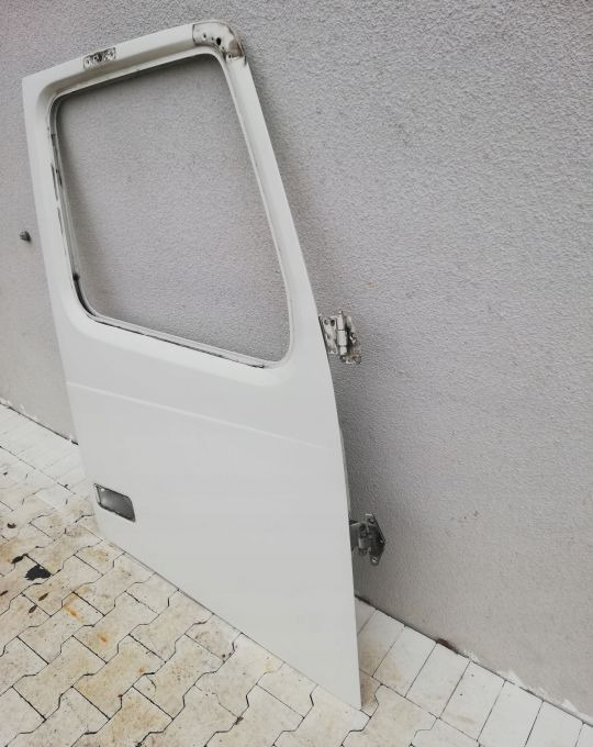 DRZWI VOLVO FH 13 FH13 RH ral 1103 - Puerta y piezas para Camión: foto 2 DRZWI VOLVO FH 13 FH13 RH ral 1103 - Puerta y piezas para Camión: foto 2