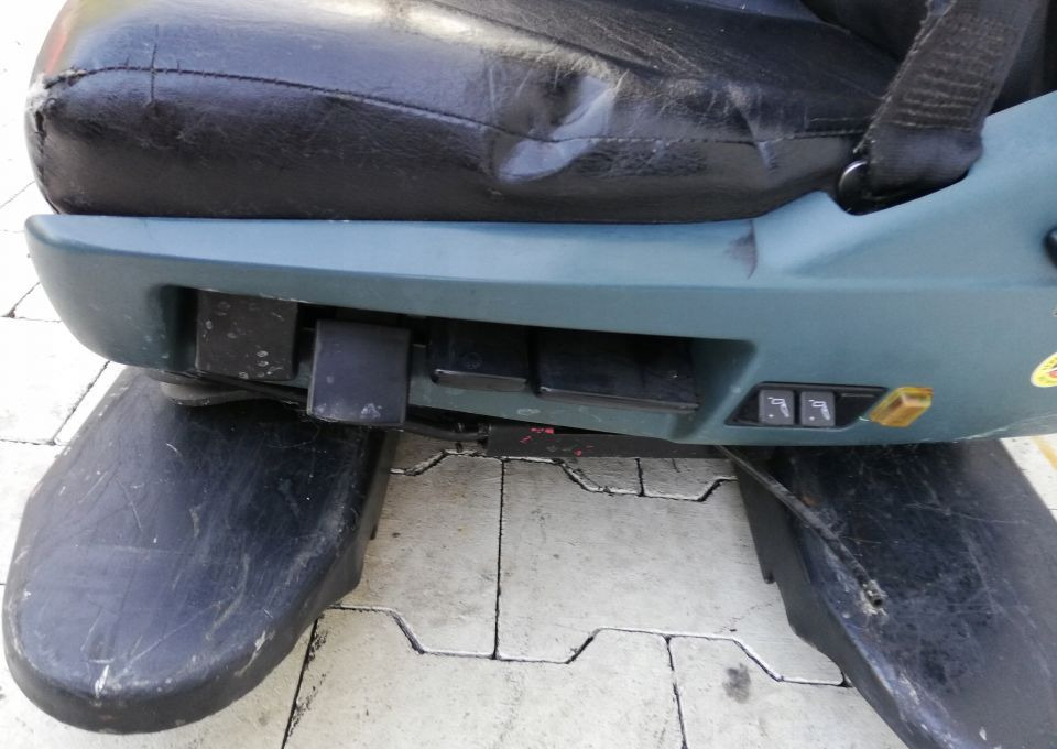 FOTEL KIEROWCY DAF XF CF LF - Asiento para Camión: foto 2 FOTEL KIEROWCY DAF XF CF LF - Asiento para Camión: foto 2