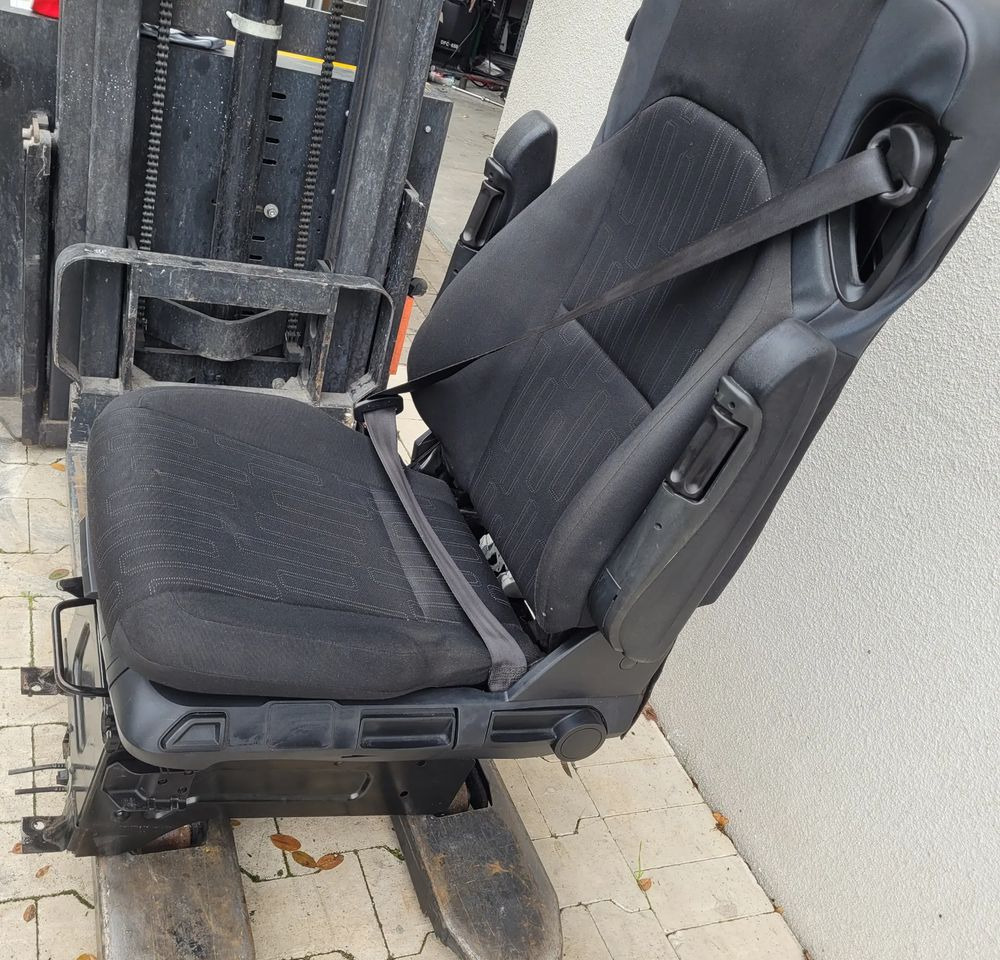 FOTEL KIEROWCY MERCEDES ACTROS MP4 - Asiento para Camión: foto 2 FOTEL KIEROWCY MERCEDES ACTROS MP4 - Asiento para Camión: foto 2
