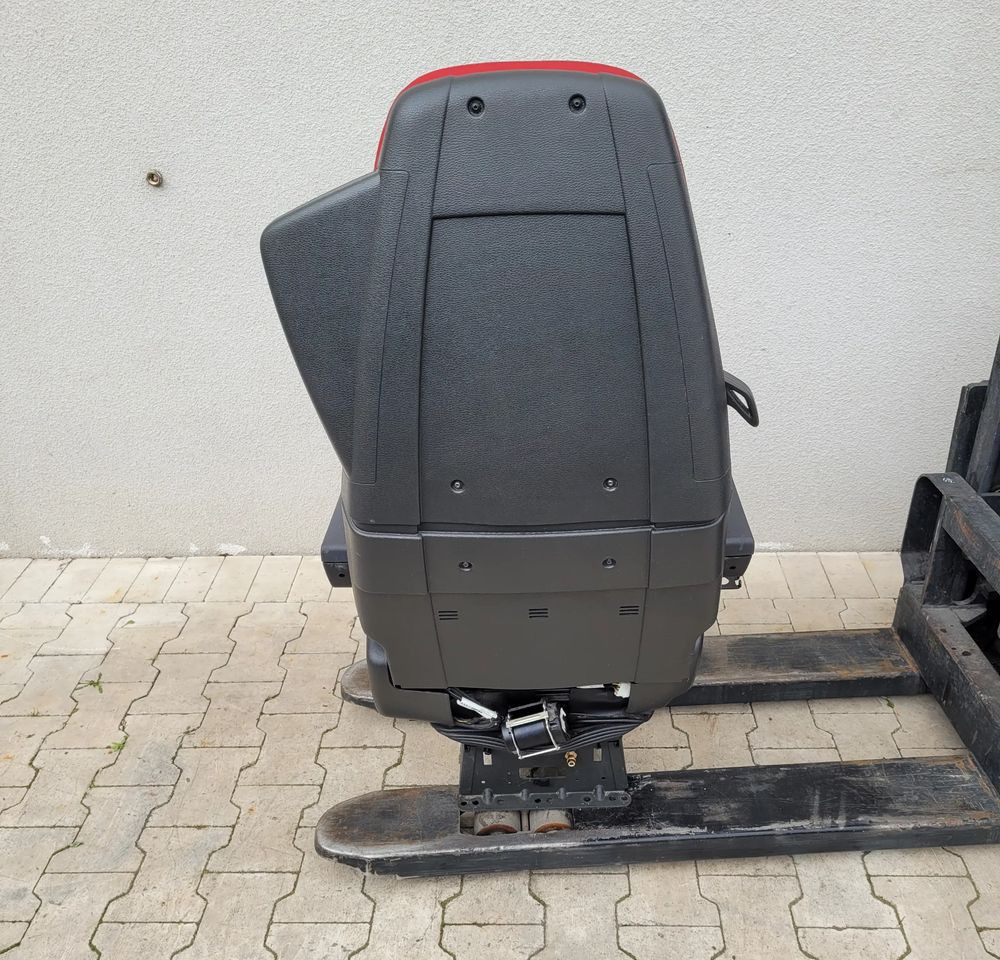 FOTEL KIEROWCY VOLVO FH4 ORYGINAŁ CHWALIM116 - Asiento para Camión: foto 4 FOTEL KIEROWCY VOLVO FH4 ORYGINAŁ CHWALIM116 - Asiento para Camión: foto 4