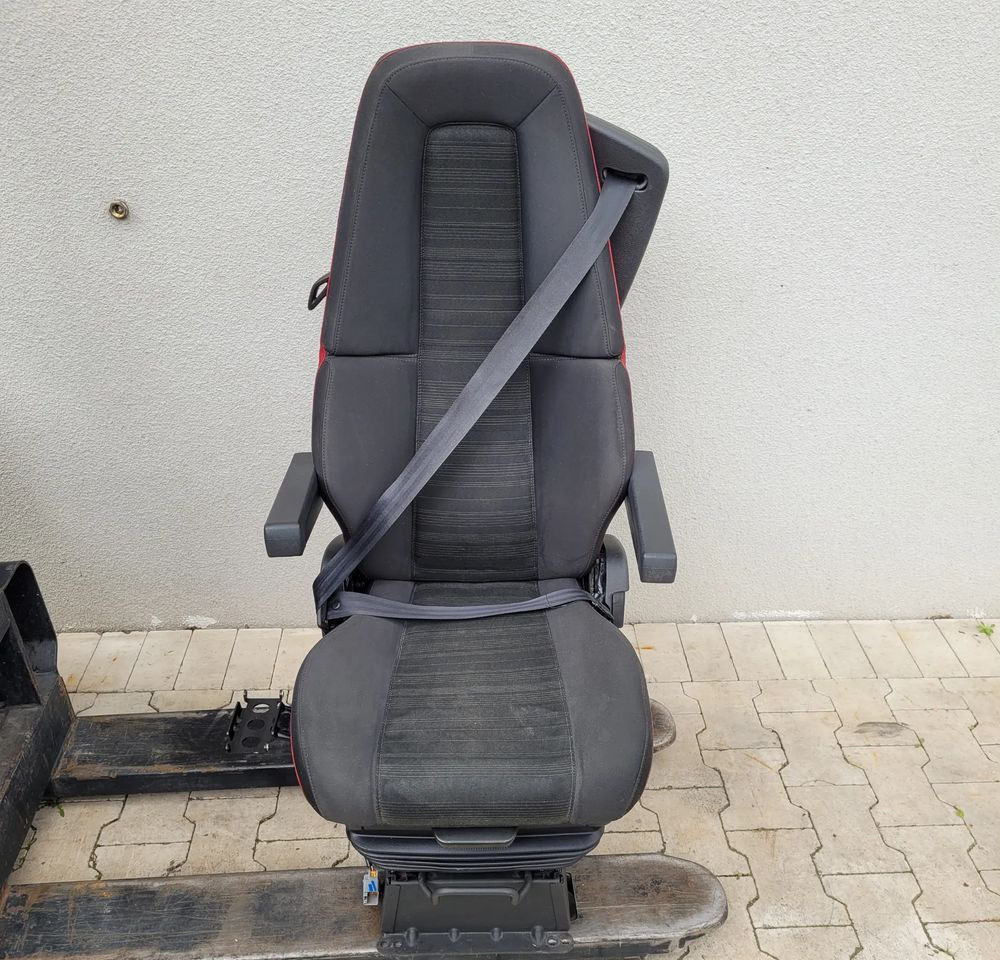 FOTEL KIEROWCY VOLVO FH4 ORYGINAŁ CHWALIM116 - Asiento para Camión: foto 1 FOTEL KIEROWCY VOLVO FH4 ORYGINAŁ CHWALIM116 - Asiento para Camión: foto 1