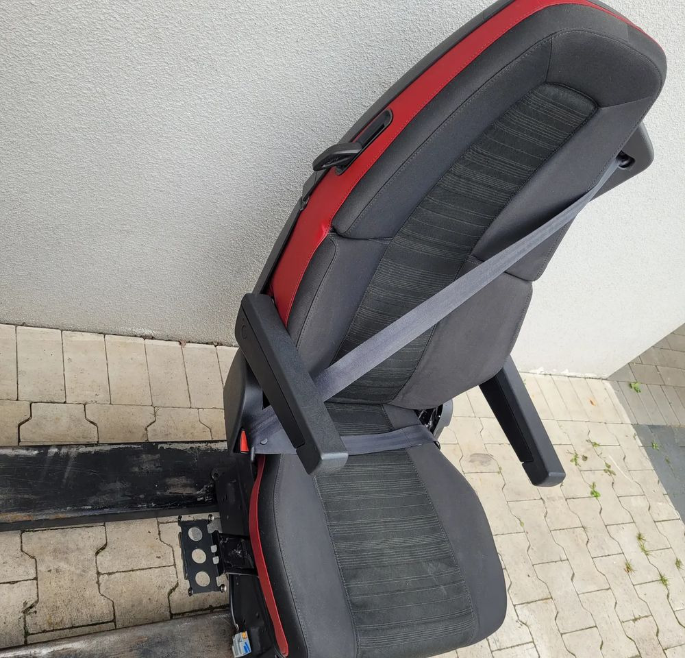 FOTEL KIEROWCY VOLVO FH4 ORYGINAŁ CHWALIM116 - Asiento para Camión: foto 2 FOTEL KIEROWCY VOLVO FH4 ORYGINAŁ CHWALIM116 - Asiento para Camión: foto 2