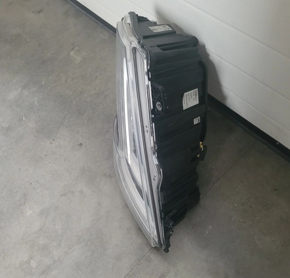 LAMPA LED VOLVO FH5 PRAWA OM 24056510 ORYGINAL CHWALIM116 - Luz/ Iluminación para Camión: foto 3 LAMPA LED VOLVO FH5 PRAWA OM 24056510 ORYGINAL CHWALIM116 - Luz/ Iluminación para Camión: foto 3