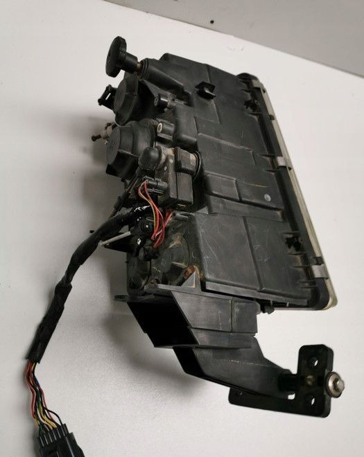 LAMPA VOLVO FH12 fh13 ORYGINAŁ LEWA - Faro delantero para Camión: foto 3 LAMPA VOLVO FH12 fh13 ORYGINAŁ LEWA - Faro delantero para Camión: foto 3