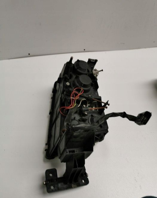 LAMPA VOLVO FH12 fh13 ORYGINAŁ PRAWA - Faro delantero para Camión: foto 4 LAMPA VOLVO FH12 fh13 ORYGINAŁ PRAWA - Faro delantero para Camión: foto 4