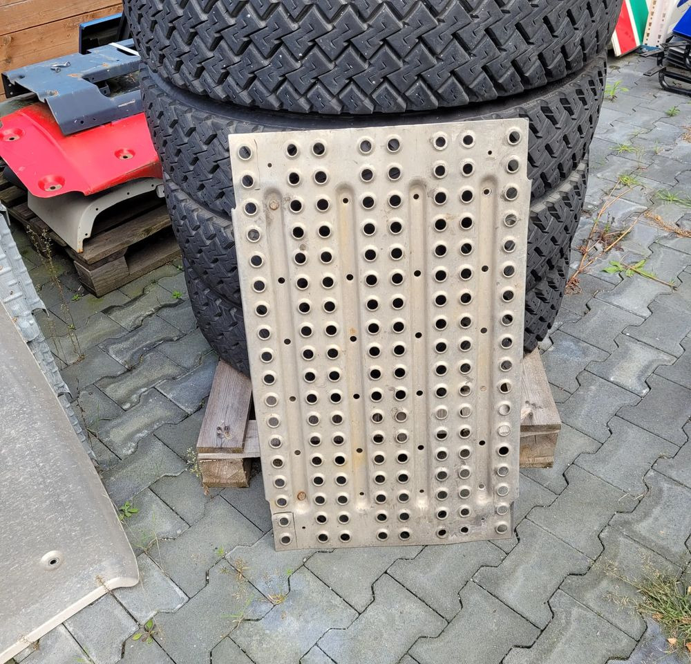 PODEST NA RAME VOLVO FH13 FH12 - Carrocería y exterior para Camión: foto 1 PODEST NA RAME VOLVO FH13 FH12 - Carrocería y exterior para Camión: foto 1