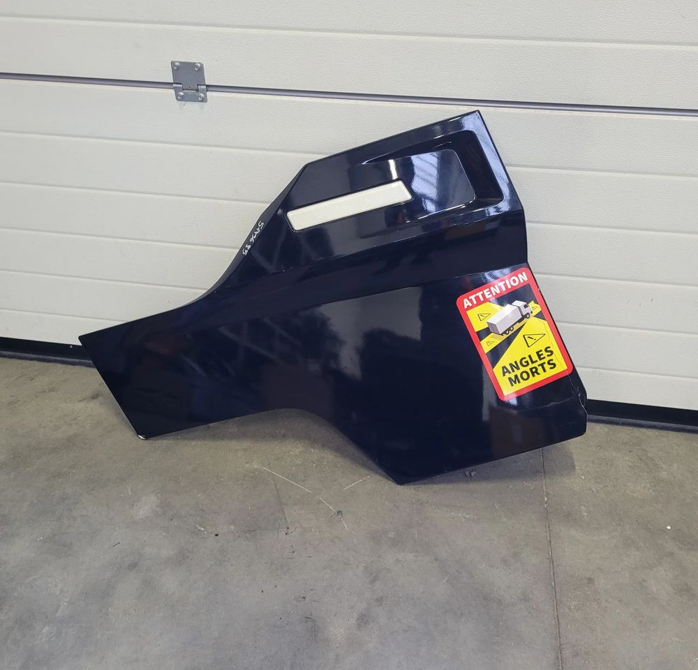 PRZEDŁUŻENIE DRZWI MASKOWNICA RENAULT GAMA T RAGNE T OM 50124313 - Puerta y piezas para Camión: foto 1 PRZEDŁUŻENIE DRZWI MASKOWNICA RENAULT GAMA T RAGNE T OM 50124313 - Puerta y piezas para Camión: foto 1