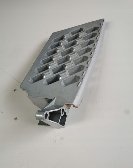 STOPIEŃ DOLNY VOLVO FH4 LEWY. - Peldaño para Camión: foto 1 STOPIEŃ DOLNY VOLVO FH4 LEWY. - Peldaño para Camión: foto 1