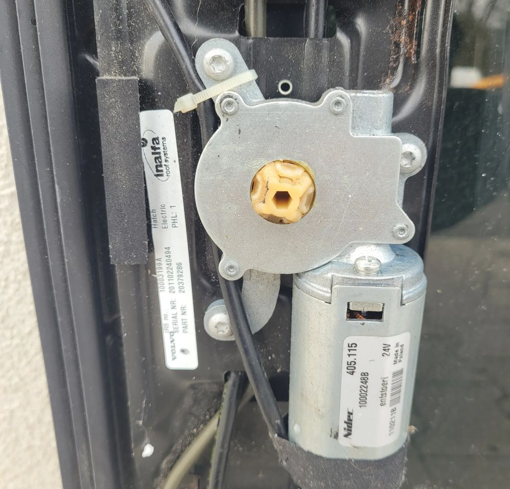 SZYBERDACH VOLVO FH13 ORYGINAL - Carrocería y exterior para Camión: foto 3 SZYBERDACH VOLVO FH13 ORYGINAL - Carrocería y exterior para Camión: foto 3