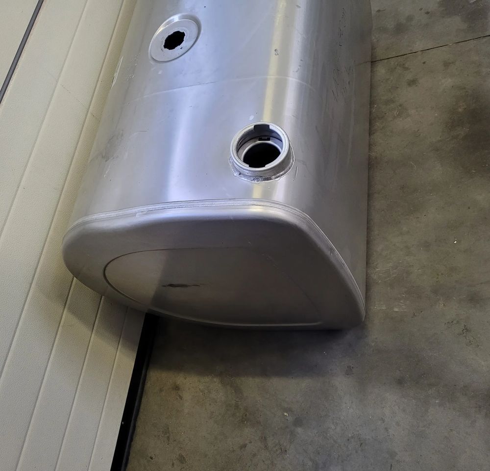 ZBIORNIK PALIWA VOLVO FH4 RENAULT 21516448 450L 110x70x70 - Depósito de combustible para Camión: foto 3 ZBIORNIK PALIWA VOLVO FH4 RENAULT 21516448 450L 110x70x70 - Depósito de combustible para Camión: foto 3