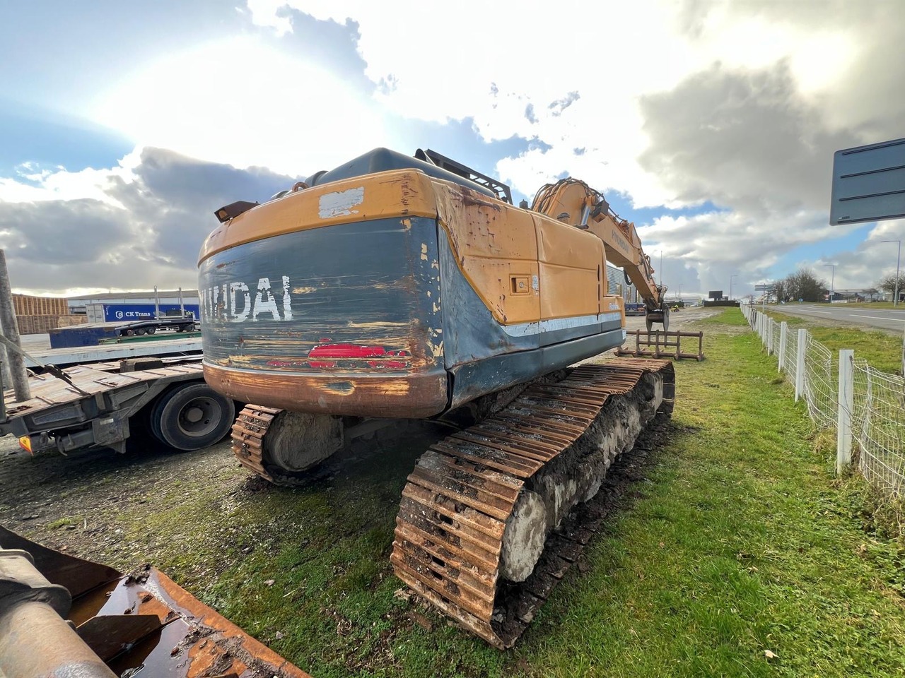 HYUNDAI ROBEX180L0-9 - Excavadora de cadenas: foto 4 HYUNDAI ROBEX180L0-9 - Excavadora de cadenas: foto 4