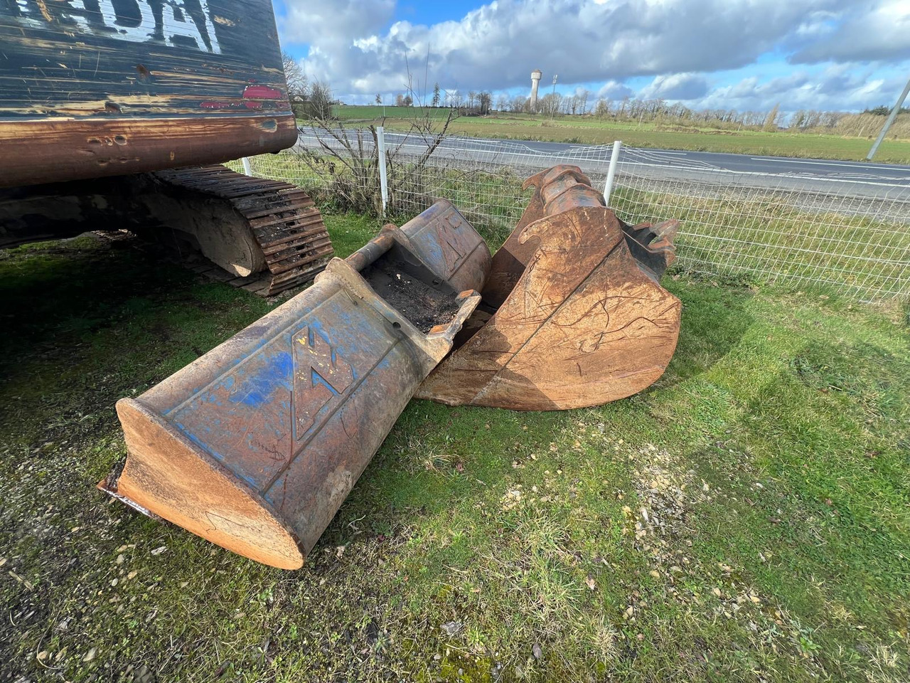 HYUNDAI ROBEX180L0-9 - Excavadora de cadenas: foto 5 HYUNDAI ROBEX180L0-9 - Excavadora de cadenas: foto 5